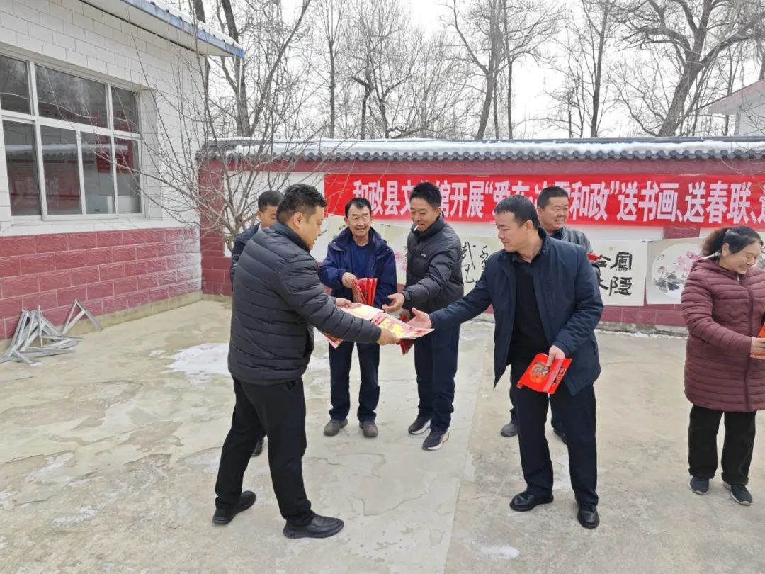 和政县文化馆开展“爱在·冰雪和政”送书画、送春联、送福字进万家活动