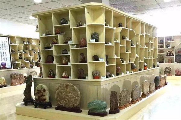 和政县渊源博物馆——奇石展厅