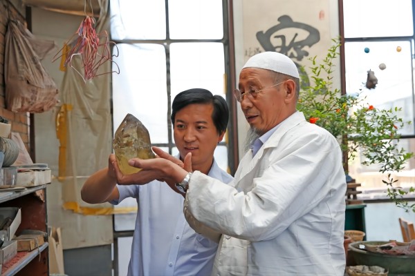 州级：天然水晶石镜片手工制作技艺